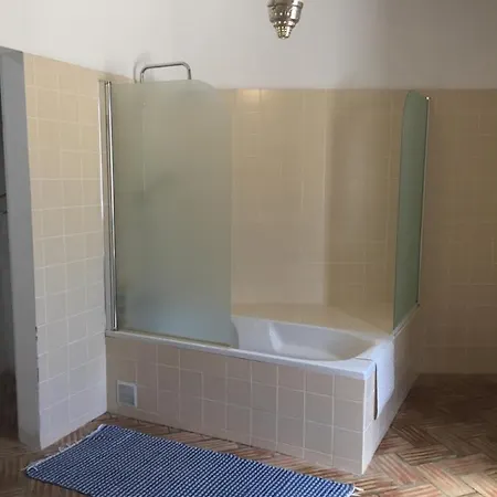 Casa Largo Do Poco Bed & Breakfast