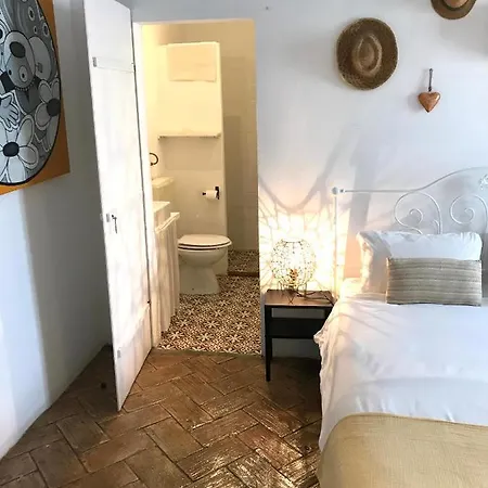 Casa Largo Do Poco Bed & Breakfast