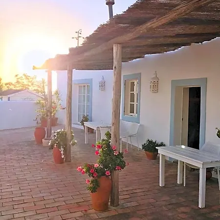 Casa Largo Do Poco 4* ألفور