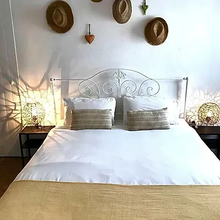 Casa Largo Do Poco 4*