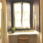 Casa Largo Do Poco 4*